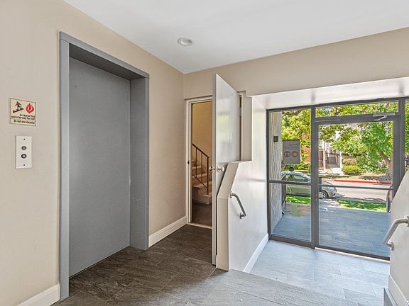 4th image of 510 N Jackson St APT 202
