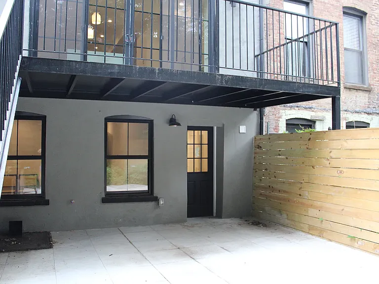 346 Halsey St #1 — Photo 6