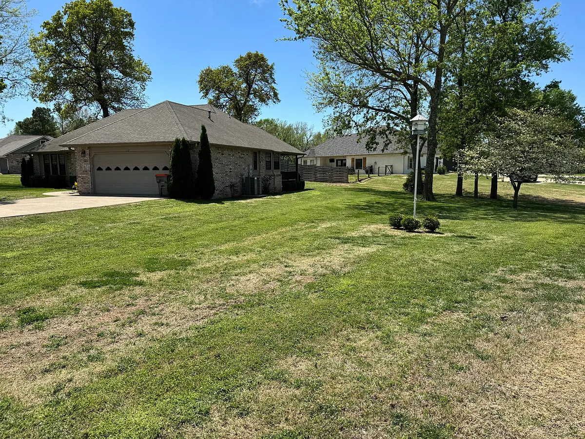 Building Photo - 1117 Rolling Oaks Rd