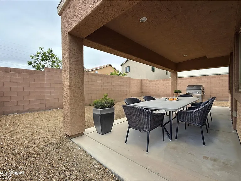 384 Monique Springs St — Photo 13