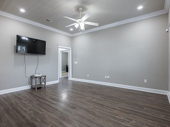 4th image of 200 Thrasher Way