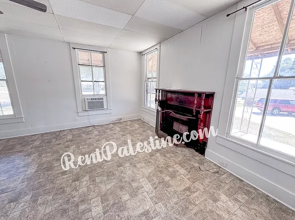 811 N Cedar St #C, Palestine, TX 75801