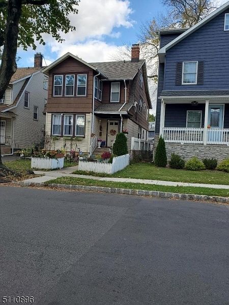 2nd image of 217 Ward Pl