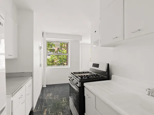 80 La Salle Street 6D image 4 of 5
