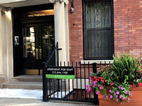 Entrance to 148-150 W Huron