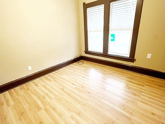 3rd image of 426 E Broadway St #2