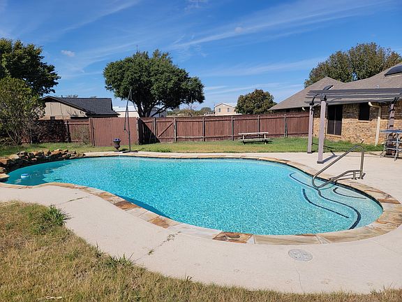 5th image of 4200 Jennifer Ln