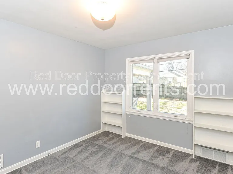 4930 N Illinois St — Photo 16