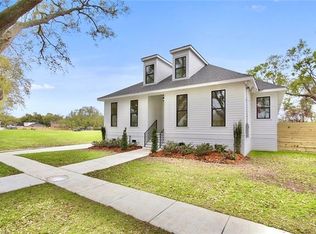 5726 Pratt Dr, New Orleans, LA 70122