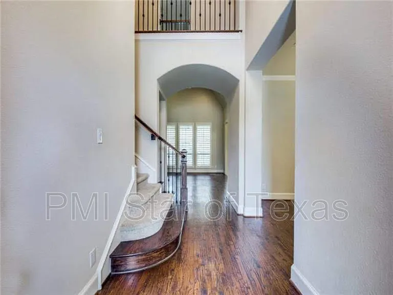 7509 Rockyford Dr — Photo 14