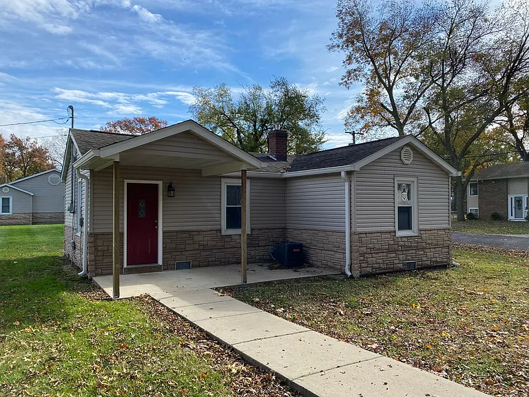 1013 W Church St — Photo 3