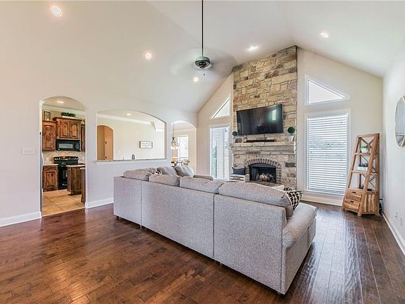 3rd image of 113 Noelle Ln