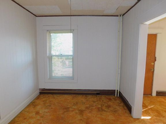 4th image of 1519 Albany Ave