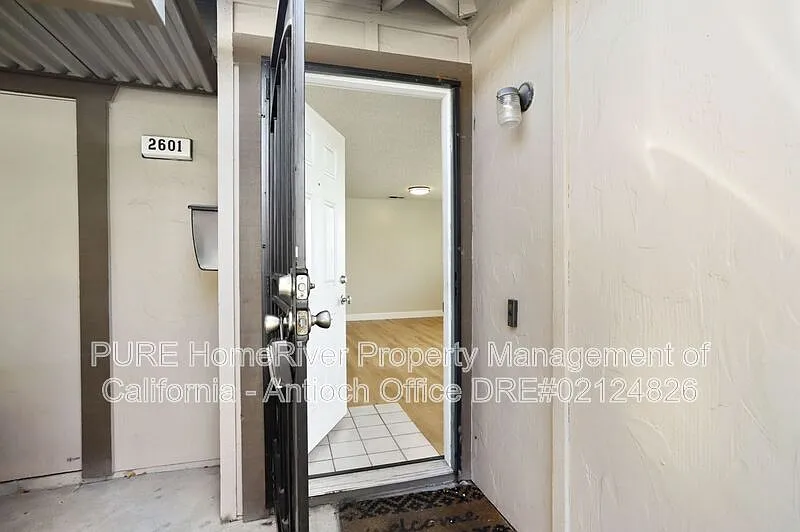 2 bed, 1.0 bath, 955 sqft, $2,200 — Photo 4