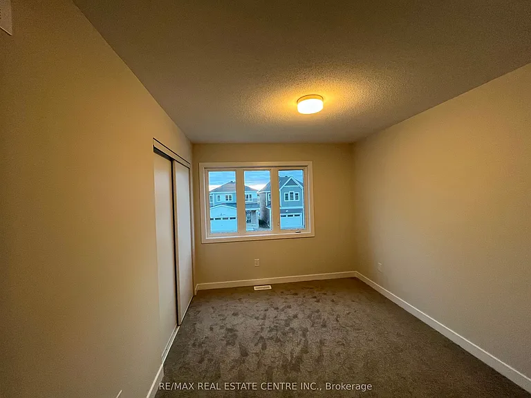 540 Oldenburg Ave — Photo 8