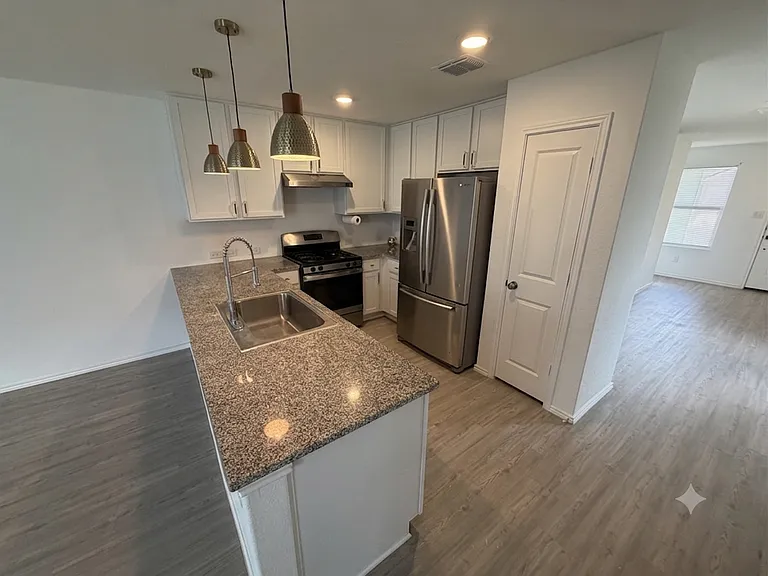 5410 Daphne Path — Photo 8