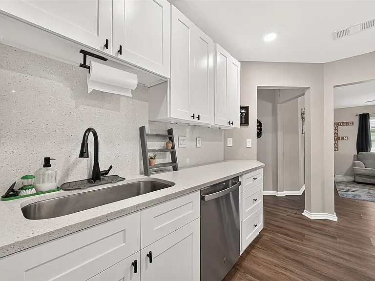 1005 Avenue D — Photo 19