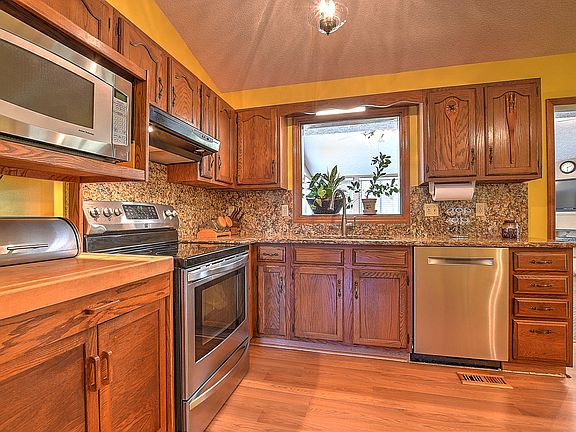 4th image of 309 Ferndale Ln