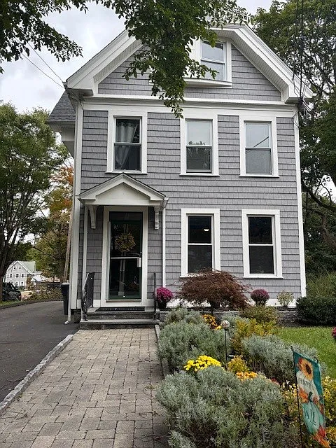 2 bed, $2,300 — Photo 1