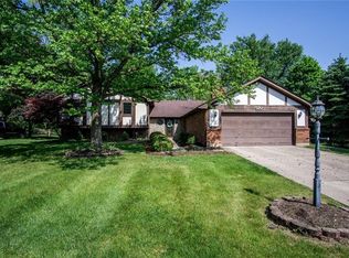 520 Queensgate Rd, Springboro, OH 45066