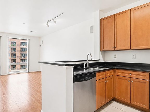 5th image of 24 Avenue At Port Imperial APT 316