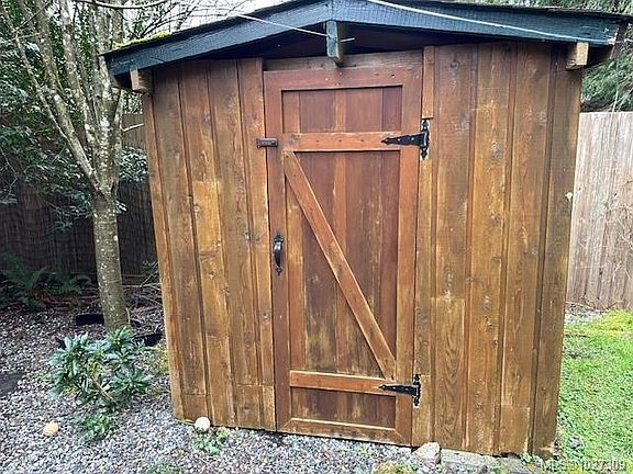 5th image of 3275 South Rd