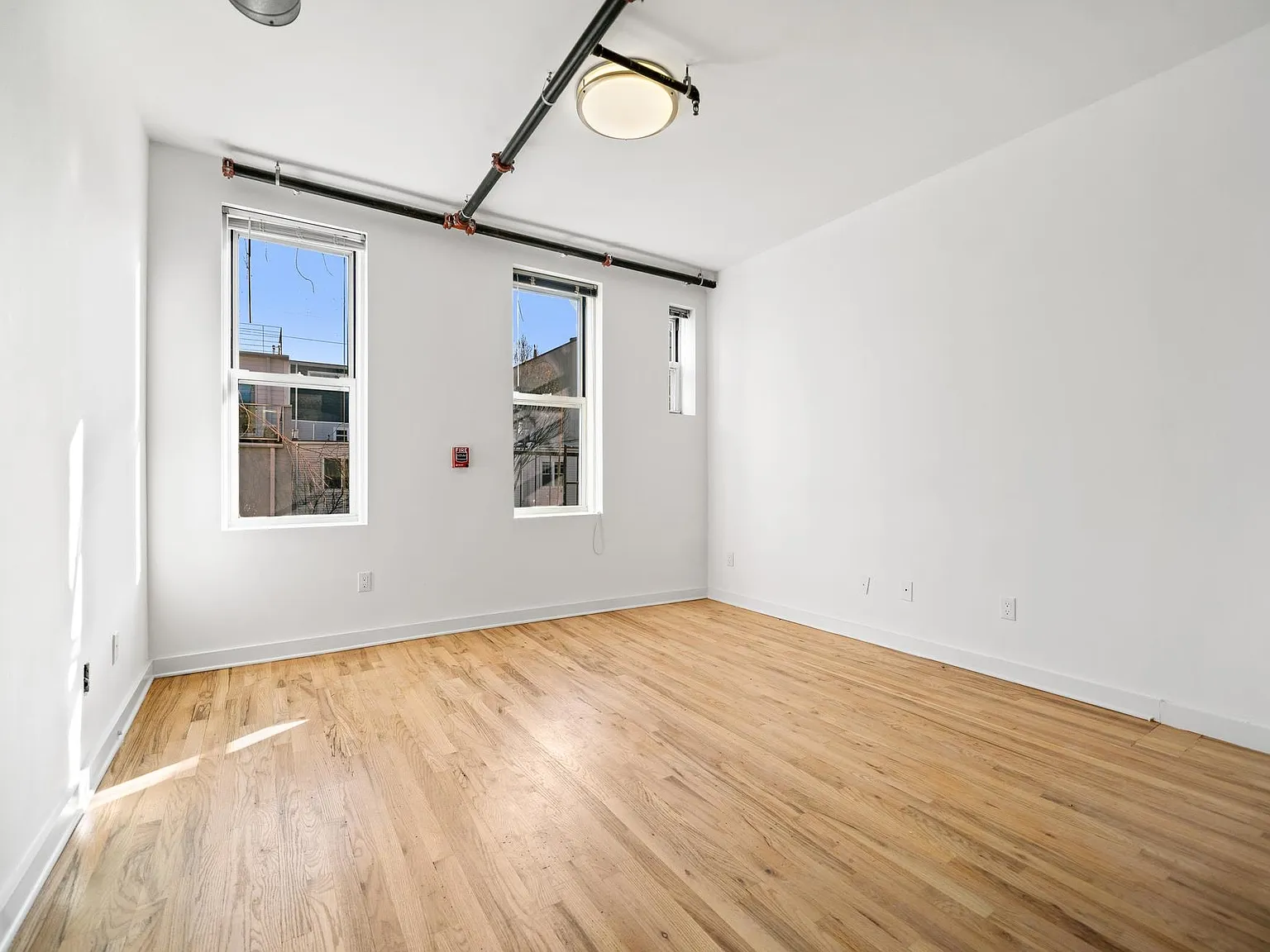 1 bed, 1.0 bath, $3,250 — Photo 2