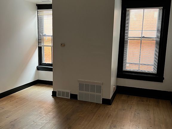 3rd image of 1107 Vine St #24