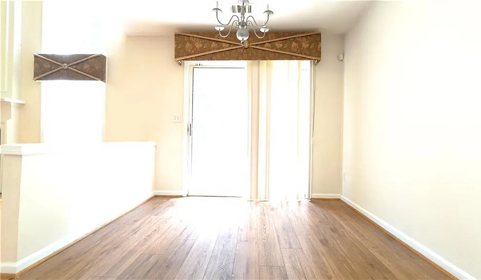 3 bed, 2.5 bath, 1952 sqft, $2,600 — Photo 4