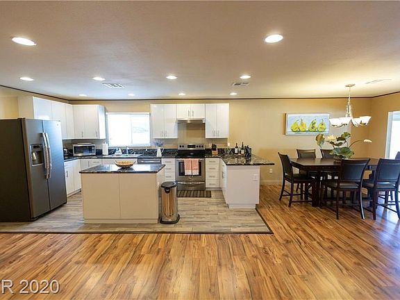 5th image of 549 E Oakey Blvd