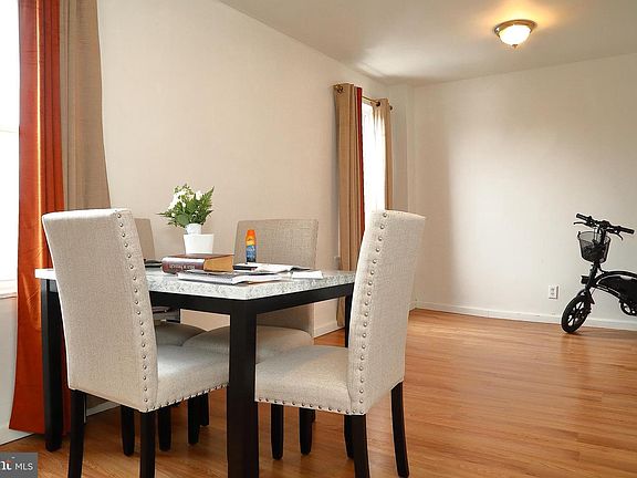 3rd image of 464 S Ann St