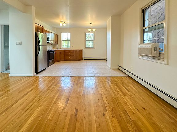 5th image of 1419 30th Dr Floor 2