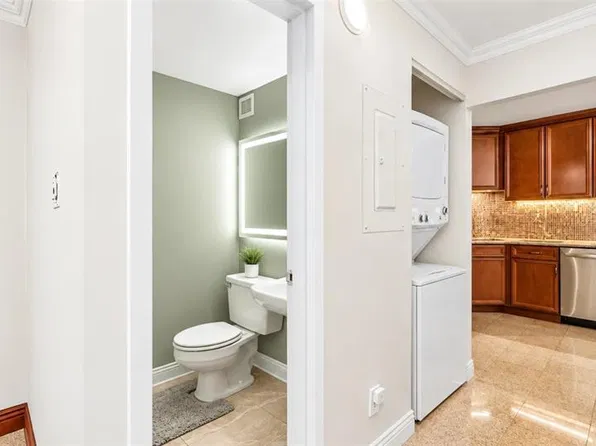 1055 River Road #302, Edgewater, NJ 07020