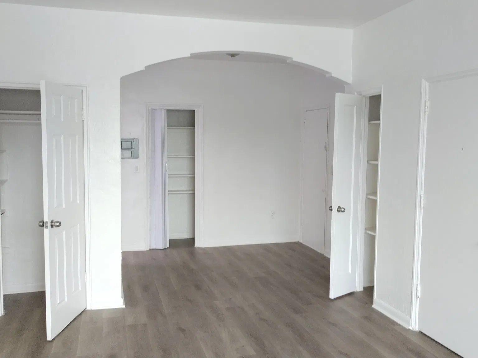 1935 Calais Dr — Photo 2