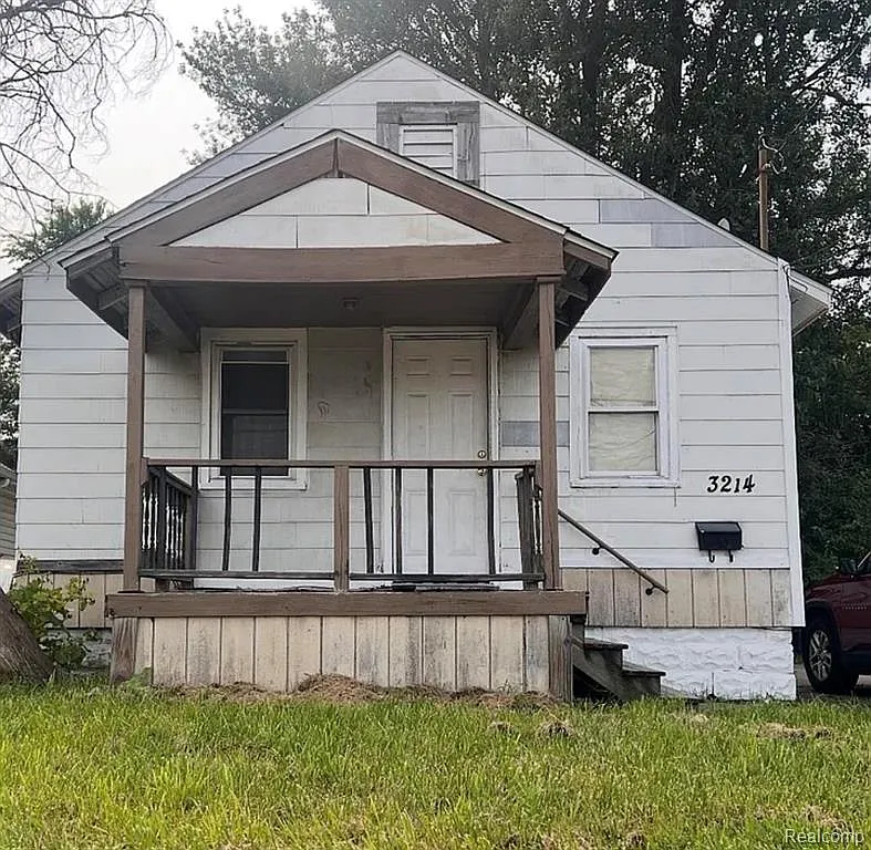 2 bed, 1.0 bath, 680 sqft, $1,050 — Photo 1