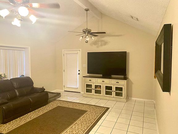 4th image of 1716 Kingwood Dr