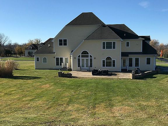 2nd image of 106 King Fisher Ln