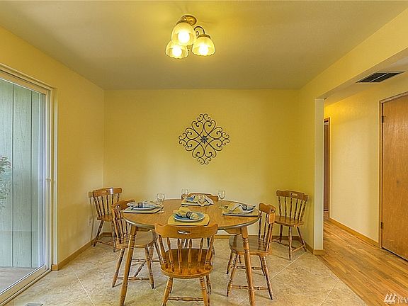 5th image of 1005 Lake Terrace Dr SW