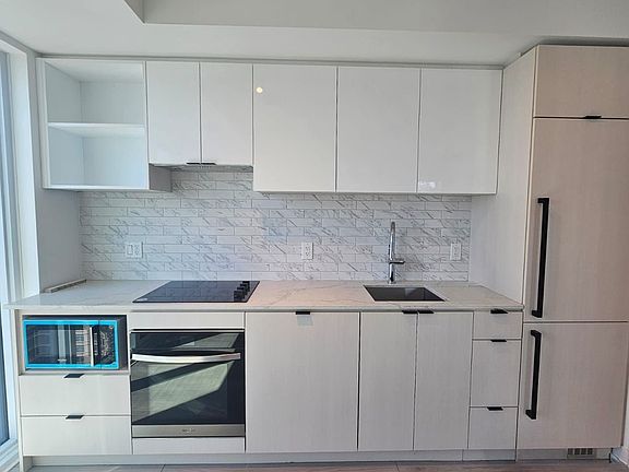 4th image of 252 Church St #3006