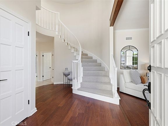 3rd image of 10 Horseshoe Ln