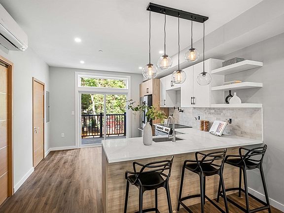 3rd image of 33 Copeland St #C