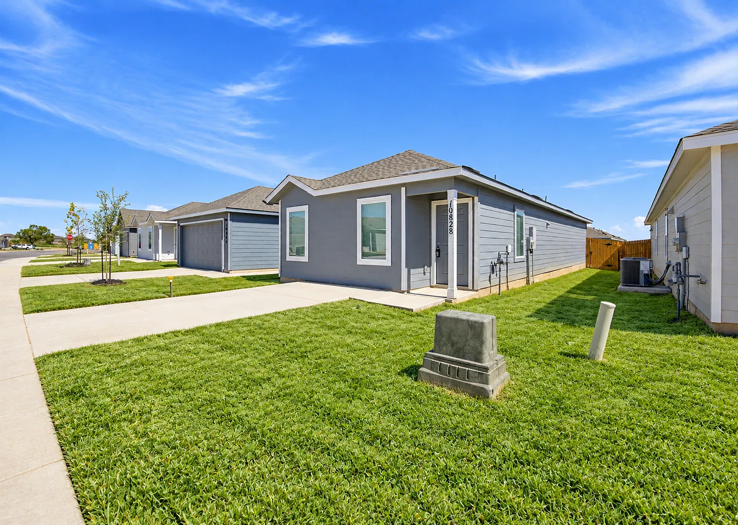 Brand-New 3-Bedroom Home in Espada | Never Lived In + Private Fenced Yard! — Photo 2