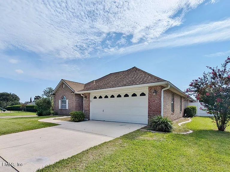 2413 Cedar Trace Dr W — Photo 2