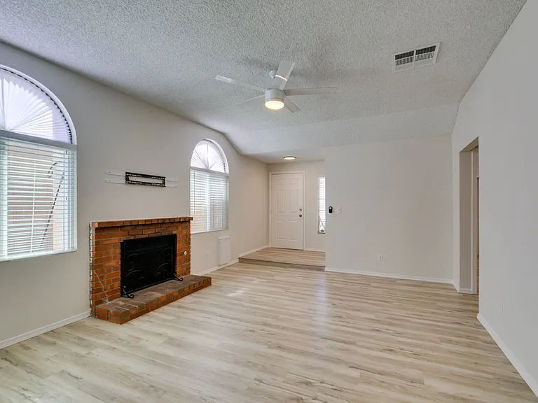 2842 Preciso Ln — Photo 3
