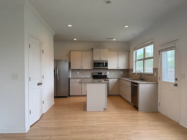 1008 Keeneland Dr — Photo 10