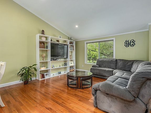 3rd image of 3829 Beech Down Dr