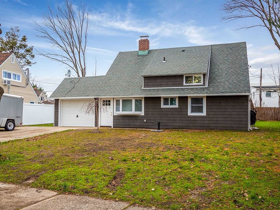 1st image of 5 Cloister Ln