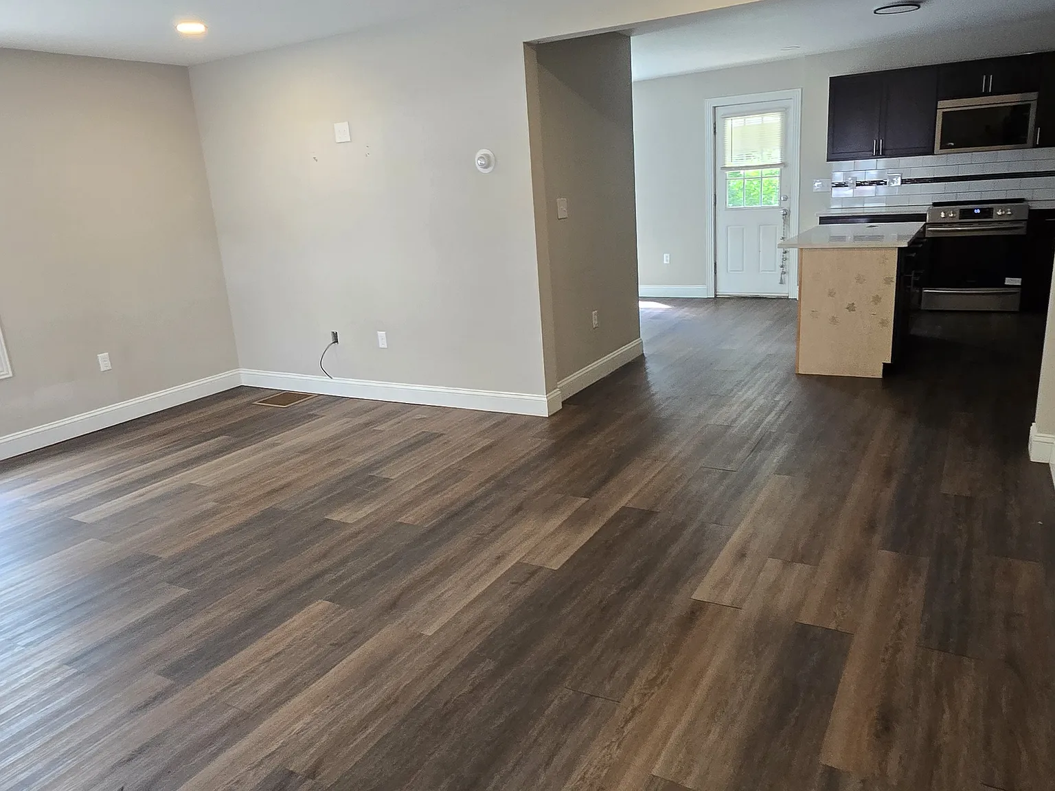 4 bed, 2.5 bath, $2,300 — Photo 2