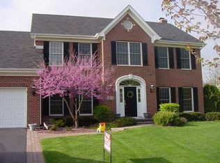 823 Jeffrey Ct, Wheaton, IL 60189