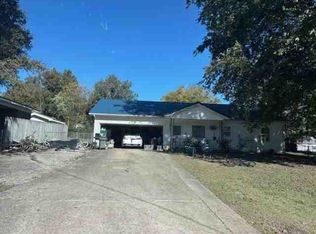 810 W 7th St, Rector, AR 72461